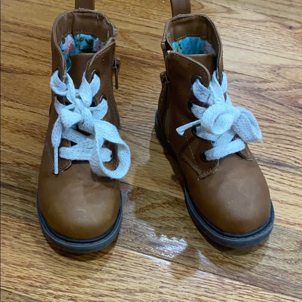 Cat & jack combat boots size 6K